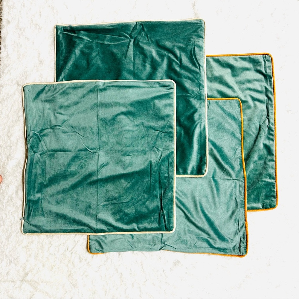 Set 4 Home Bedding Pillow Covers - Green and Cream.